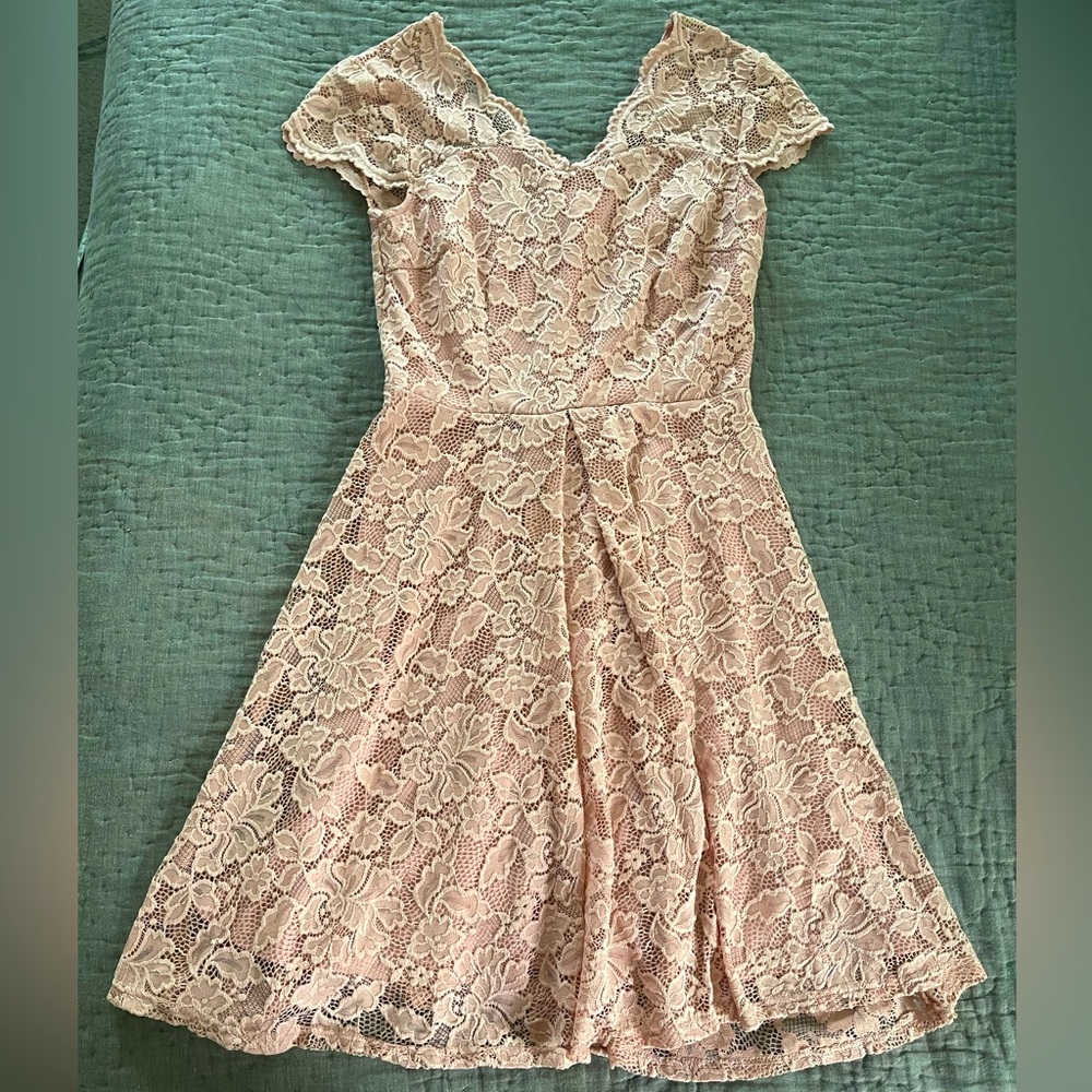 Bery Love Lace Dress Soft Dusty Rose Pink Nylon Blend Short Sleeve Size Medium
